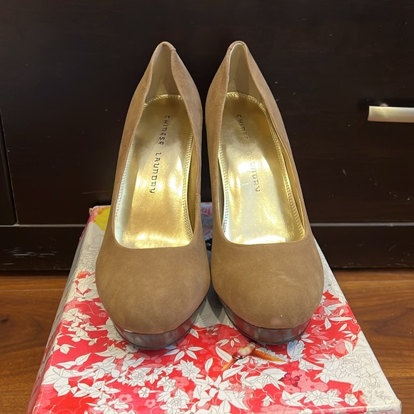 Line new! Chinese laundry suede heels, size 8 - Picture 2 of 4